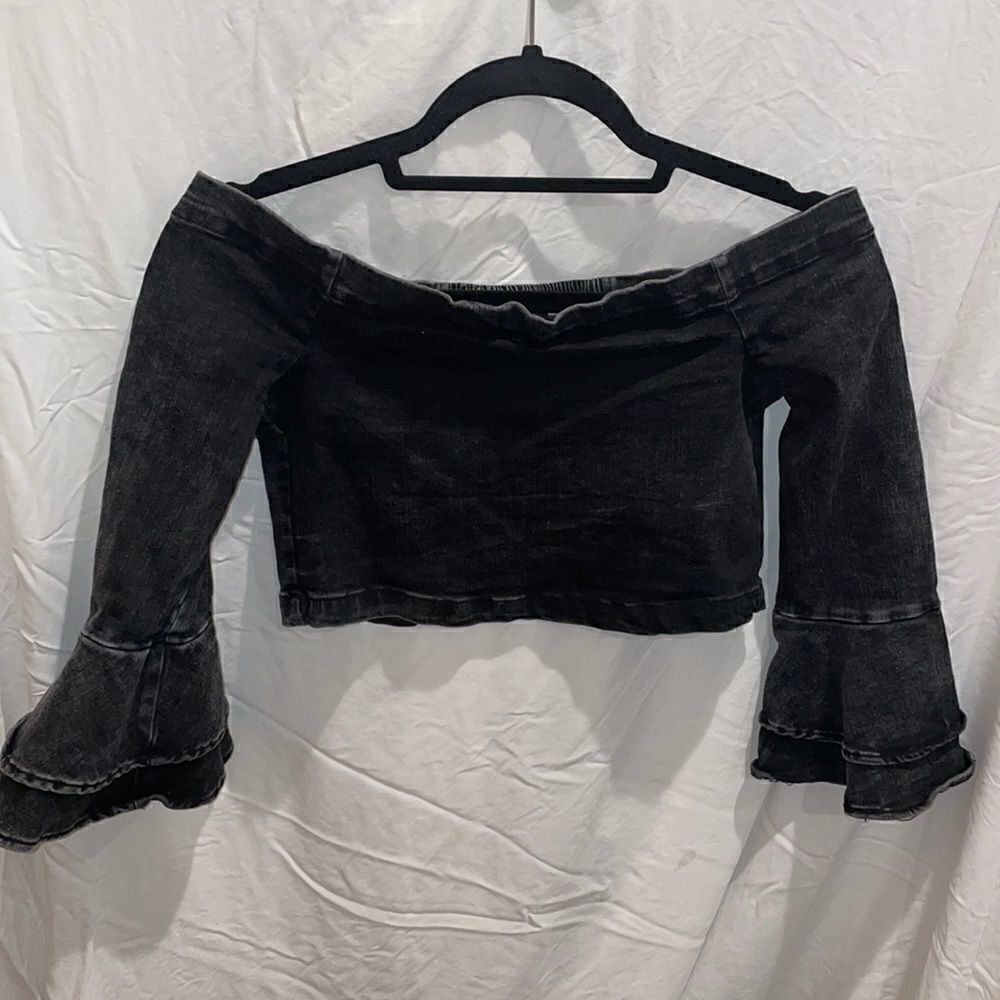 Open shoulder charcoal gray cropped top size S